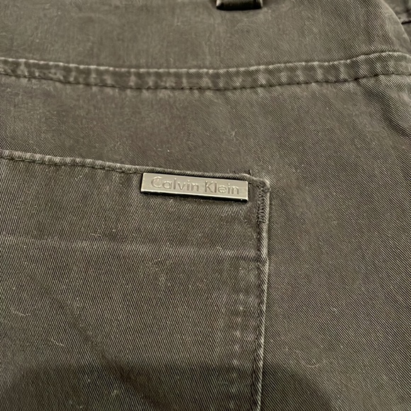 Men’s Calvin Klein Slim Fit 34x32 Pants - Picture 2 of 4